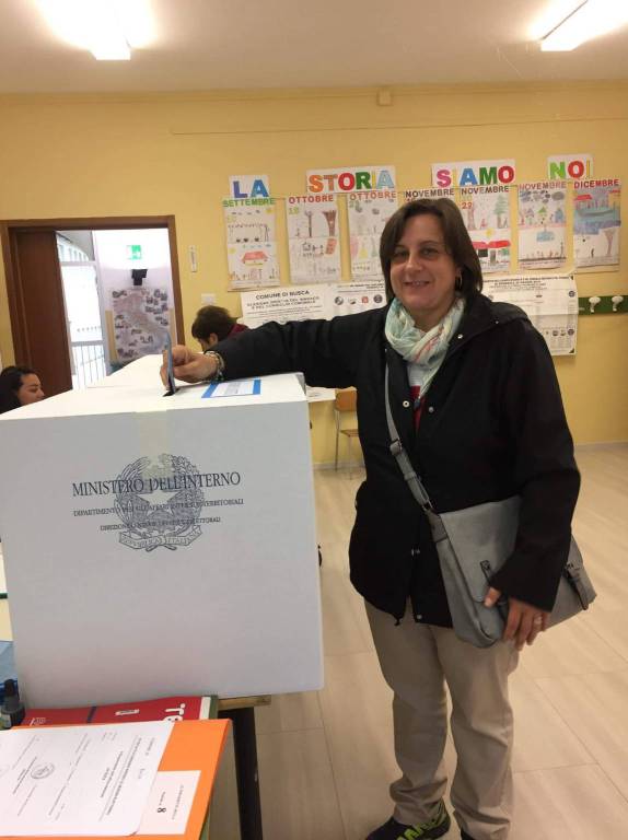 Elezioni comunali a Busca, ha votato Silvia Gollè, il candidato sindaco del Movimento Cinque Stelle