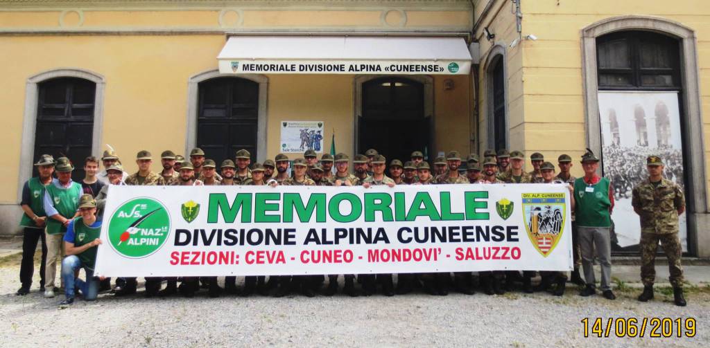 I giovani Alpini del 2° Reggimento al Memoriale di Cuneo