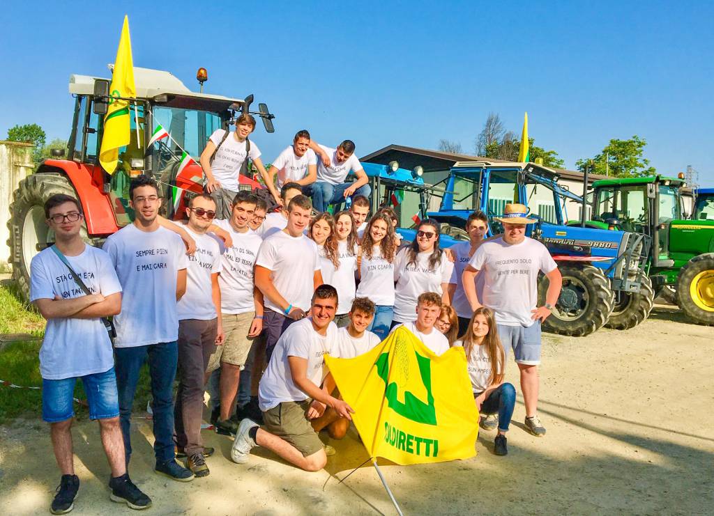 Mondovì, ultimo giorno di scuola in trattore per gli alunni dell’Istituto Agrario