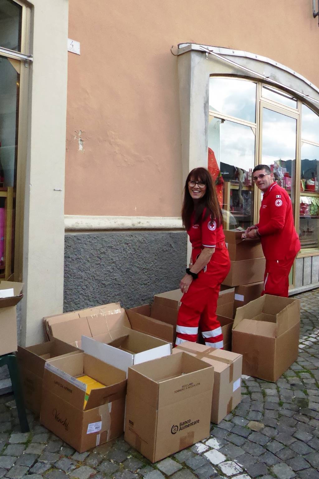 La raccolta alimentare della Croce Rossa di Peveragno con AIB Chiusa Pesio e AIB Peveragno