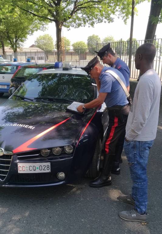 Migranti stagionali a Saluzzo, Carabinieri controllano oltre 200 stranieri