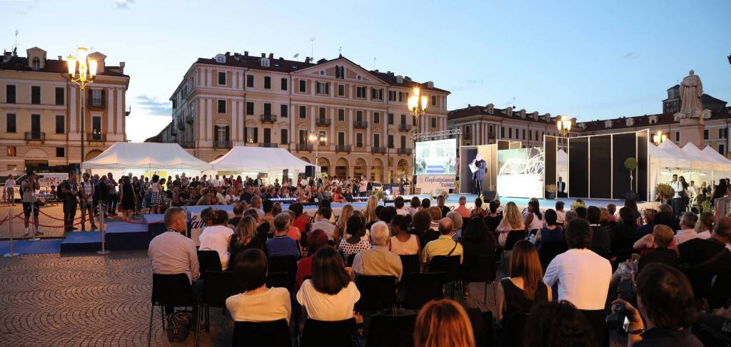 In Piazza Galimberti a Cuneo l’evento “L’Eleganza dell’Artigianato”