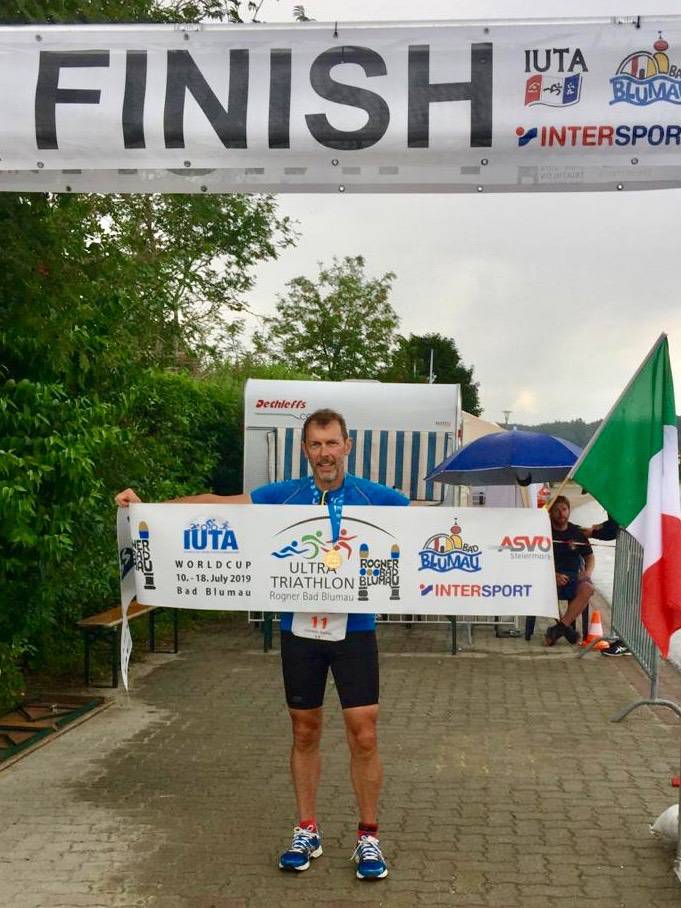 Volontario di Ail Cuneo ex malato di mieloma taglia il traguardo di una tripla Ironman in Austria