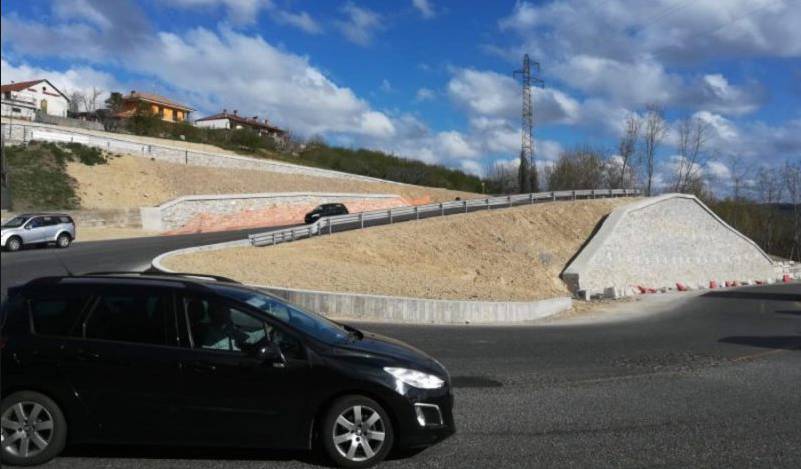 Intervento di rifinitura per l’asfalto della salita Bergoglio a Cherasco