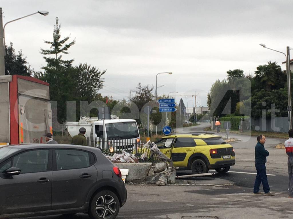 Incidente stradale a Chiusa di Pesio, due veicoli coinvolti