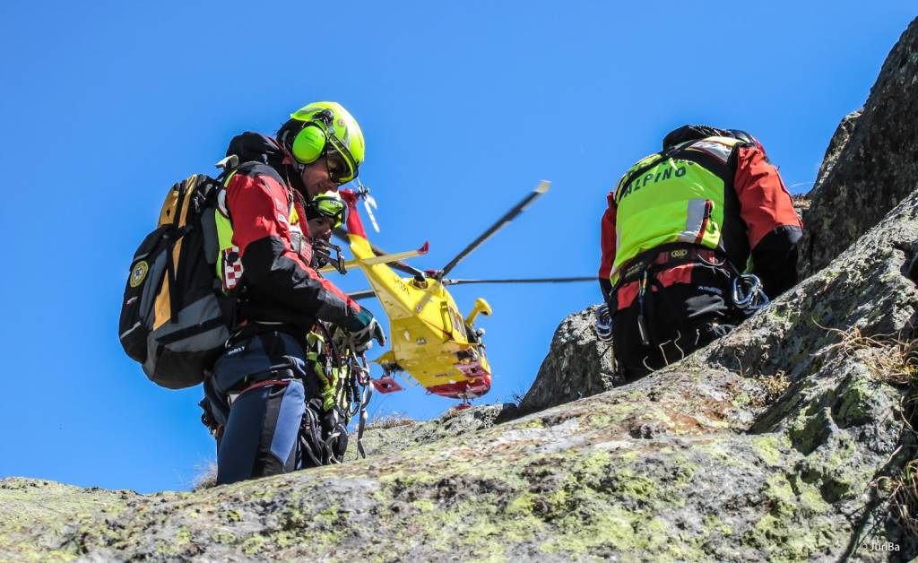 Precipita nel vuoto per 30 metri sul monte Pietralunga: morta una donna a Bellino