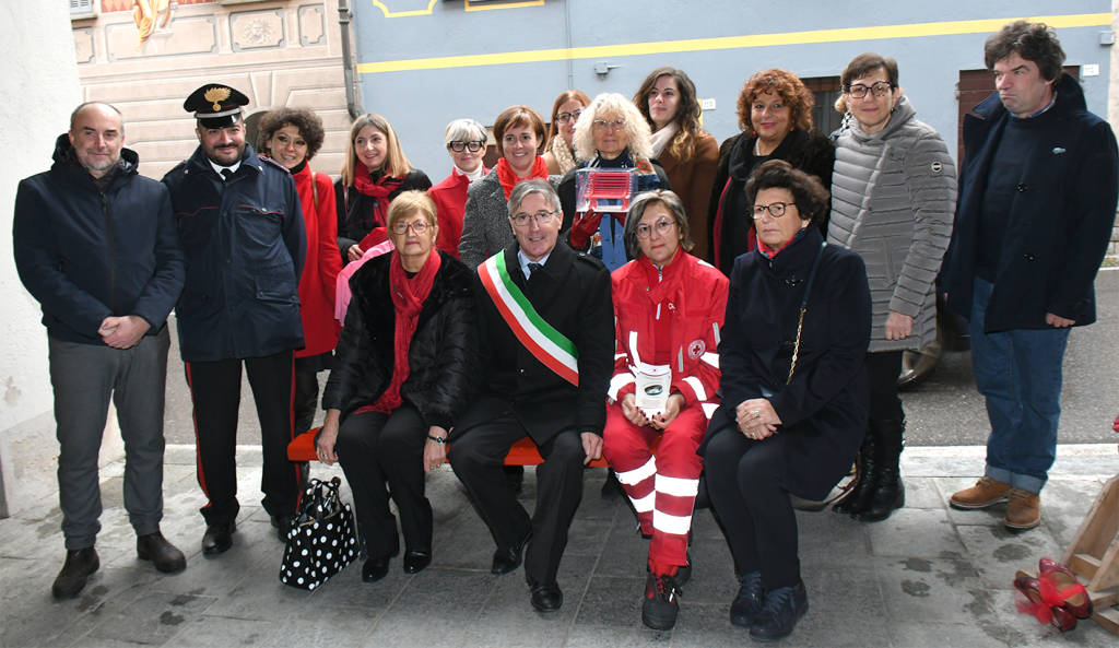 Inaugurata la “Panchina rossa” a San Michele di Mondovì