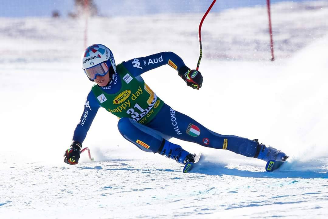 Marta Bassino impegnata nello slalom parallelo di Are