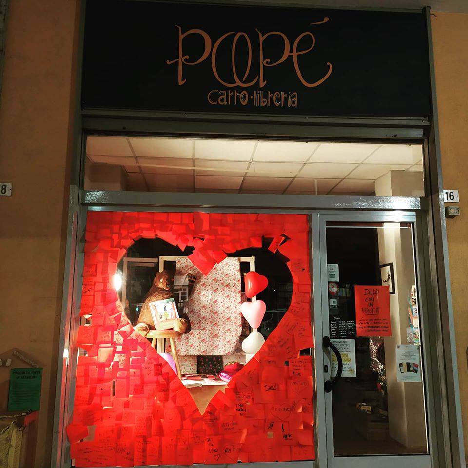 Borgo San Dalmazzo: “Dillo con un post-it”, l’originale iniziativa della Cartolibreria Papé