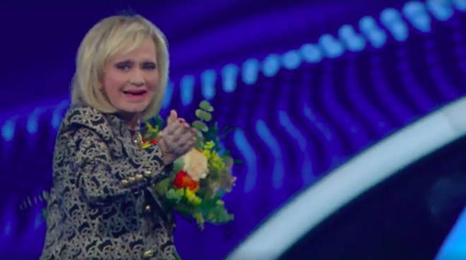Sanremo 2020, la prima standing ovation è per la grinta di Rita Pavone