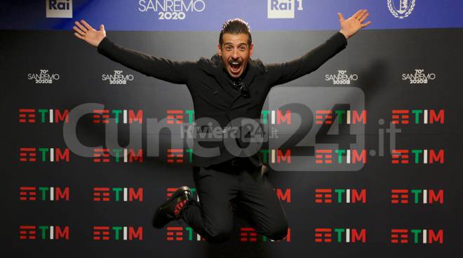 Francesco Gabbani è secondo a #Sanremo2020: «Lo dedico ai deboli, ai timidi e agli indifesi»