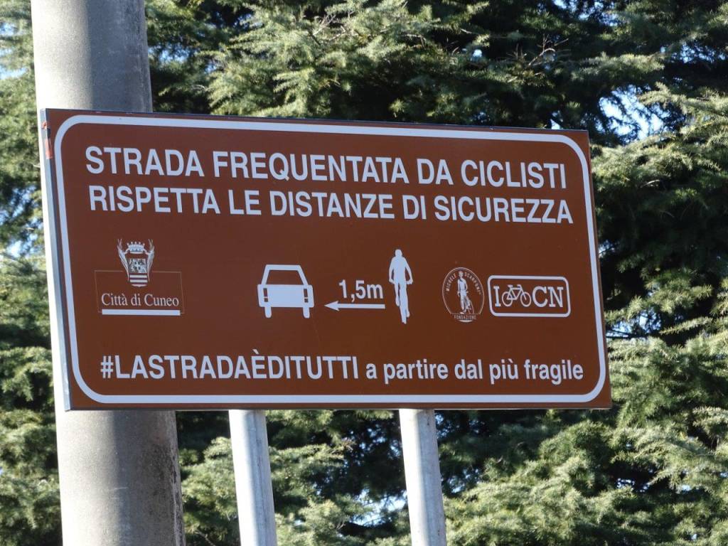 Cuneo per la sicurezza stradale: installati cartelli all’ingresso della città