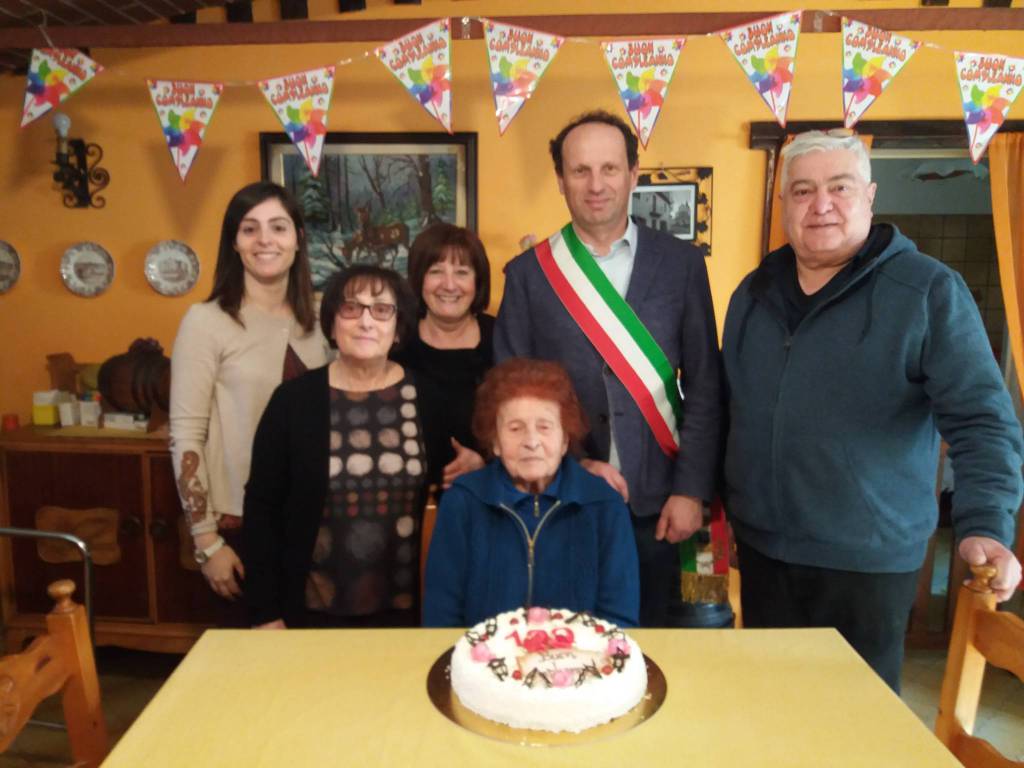 Borgo San Dalmazzo festeggia i cento anni della signora Maria Falco