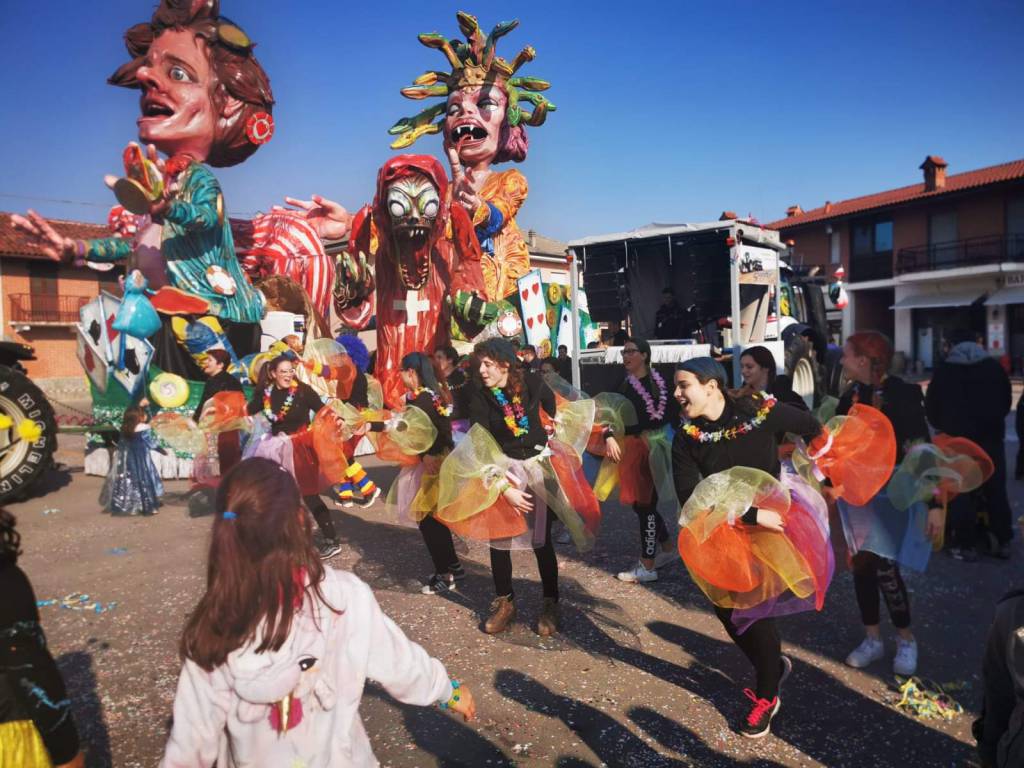 Carnevale, Cervere diventa “Colorandia” per scacciare la paura