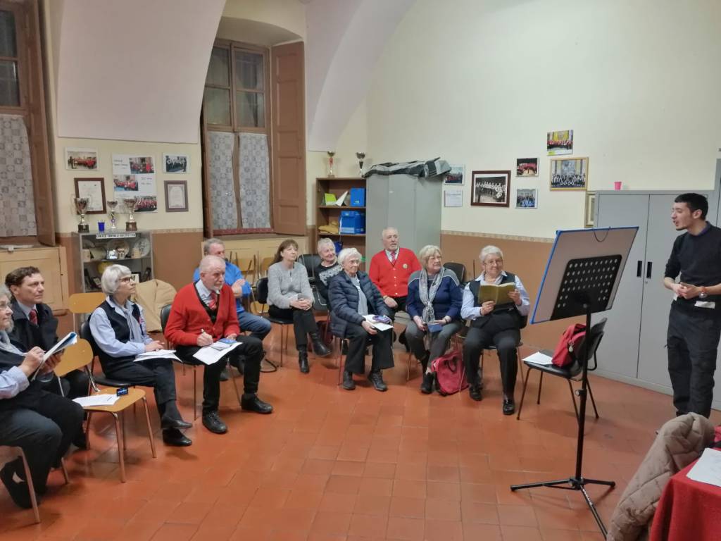 Corso sull’uso dello smartphone presso il Centro Incontri per Anziani a Cuneo
