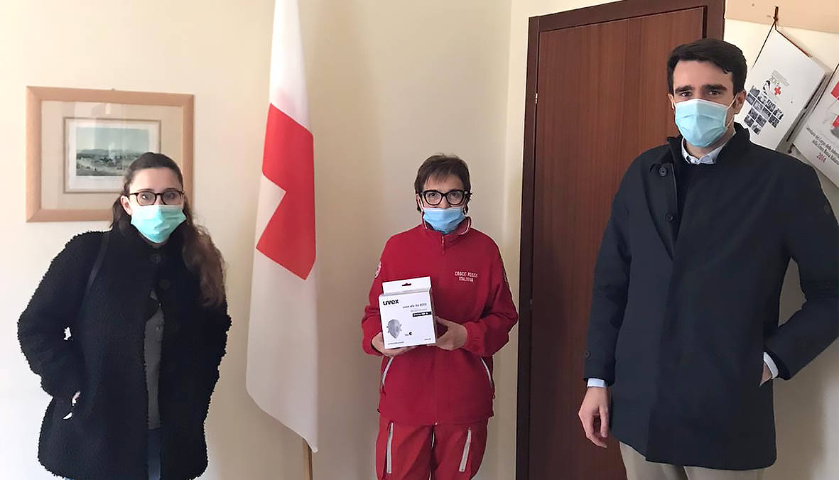 Lions e Leo insieme con una donazione all’Ospedale di Mondovì, alla Croce Rossa e ai Volontari di Dogliani