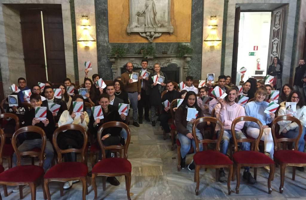 Consegna di una copia della Costituzione Italiana ai neo diciottenni residenti nel territorio comunale di Cuneo
