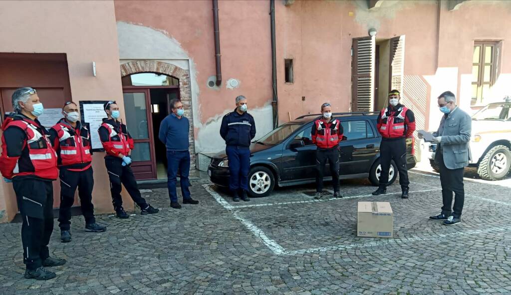 Busca, i Carabinieri in congedo ricevono visiere protettive dall’Associazione Regina Elena Onlus