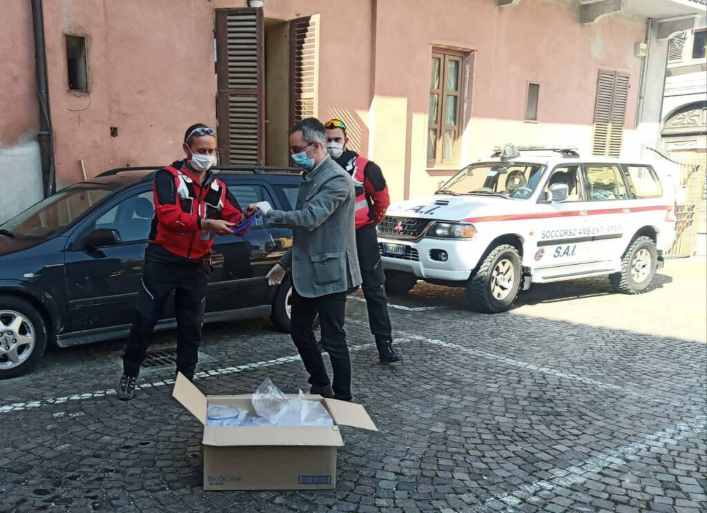 Busca, i Carabinieri in congedo ricevono visiere protettive dall’Associazione Regina Elena Onlus
