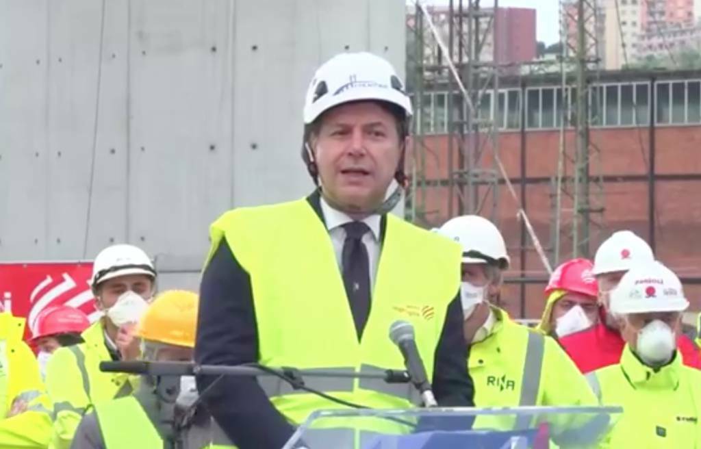 Il saluto al nuovo ponte. Premier Conte: «La luce di Genova dà speranza all’Italia»