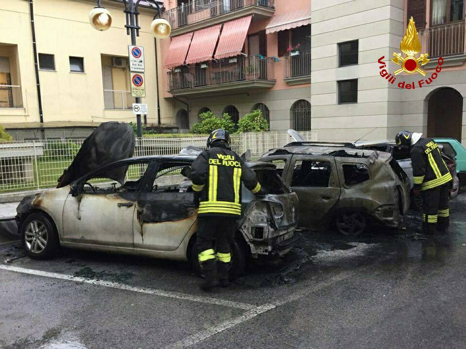 Auto incendiate a Borgo San Dalmazzo