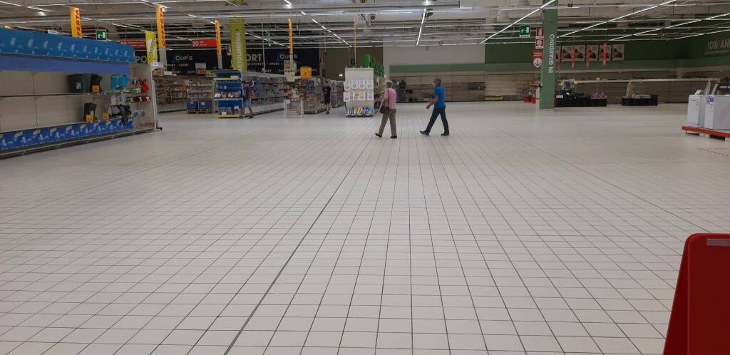 Cuneo, oggi è l’ultimo giorno di apertura dell’Auchan