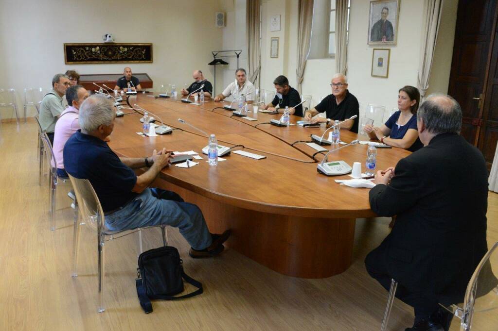 Il vescovo di Alba ha incontrato una delegazione di dipendenti Miroglio