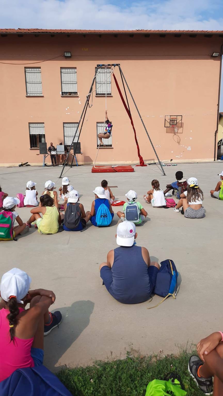 La scuola di circo Fuma che ‘nduma fa tappa all’estate ragazzi di San Chiaffredo