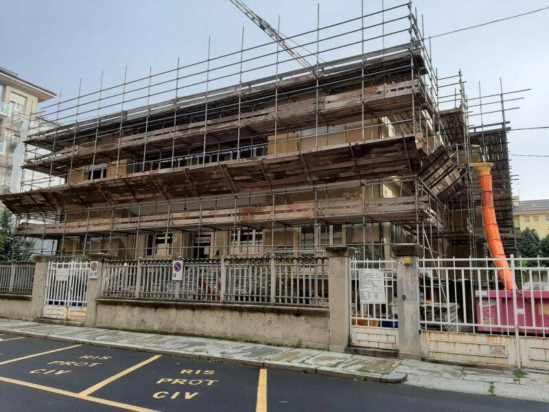 Cuneo, lavori in corso alla palazzina accanto alla Provincia per creare 10 nuove aule scolastiche