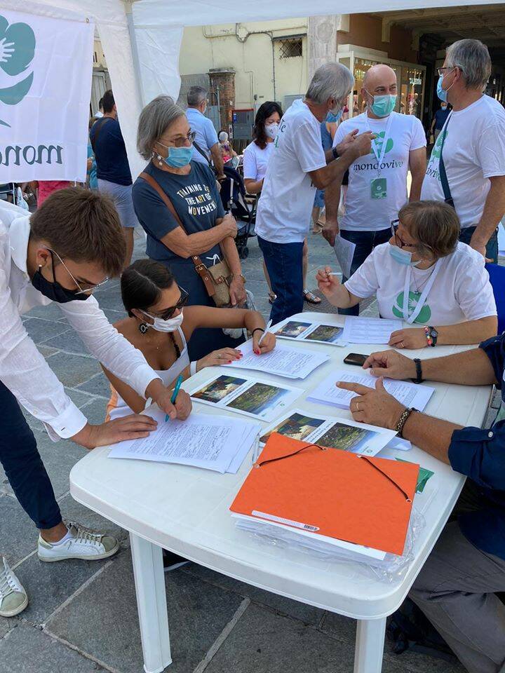 “Non lasciamo il cemento ai nostri figli!”: raccolte le prime 300 firme contro il polo logistico a Mondovì