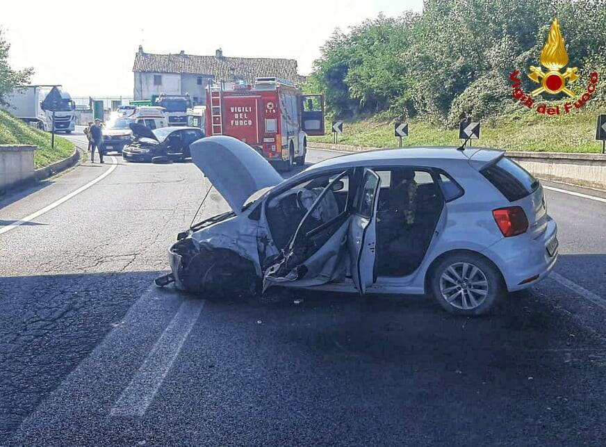 Impatto tra auto sulla tangenziale di Mondovì: due feriti