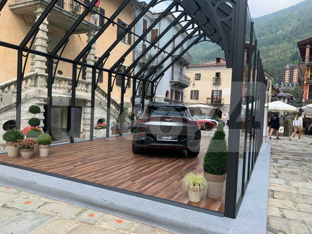 Limone Piemonte fa da vetrina alla DBX, nuovo suv Aston Martin