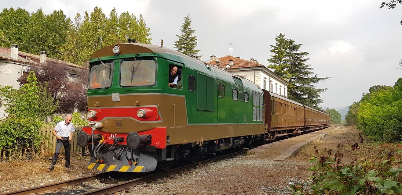 Ferrovia del Tanaro, grande successo per il treno storico dedicato all’outdoor
