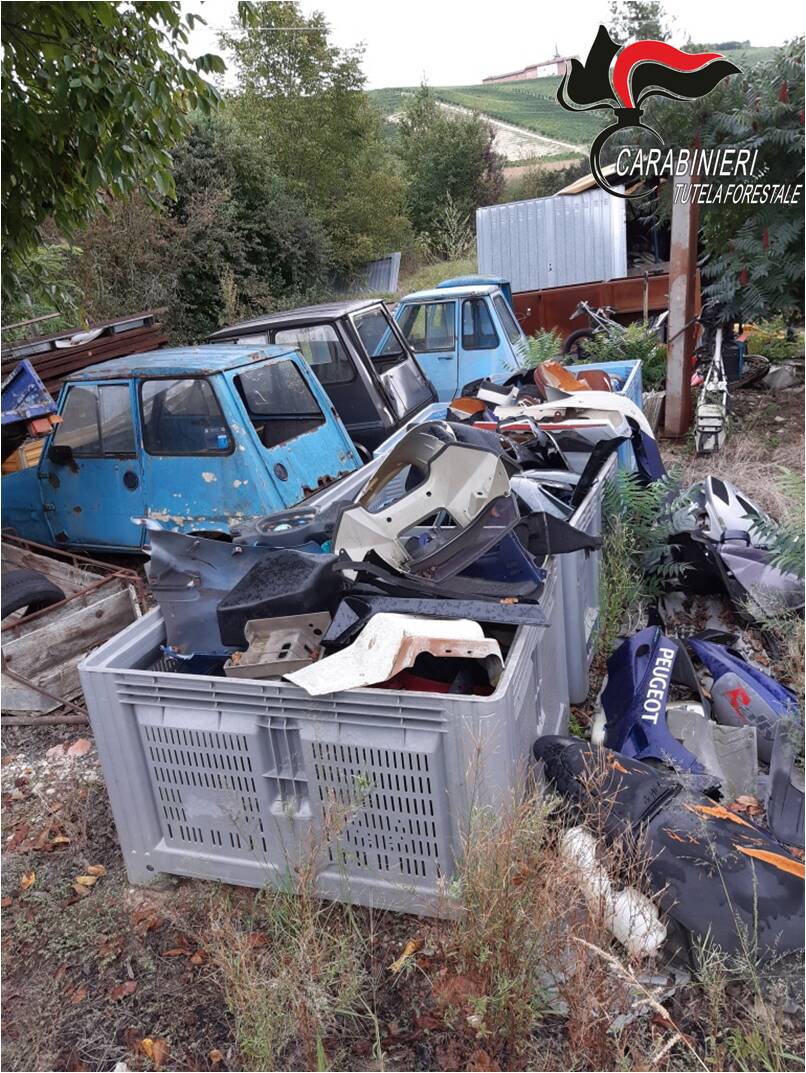 Gestione illecita auto, moto e rifiuti: meccanico di Monteu Roero nei guai