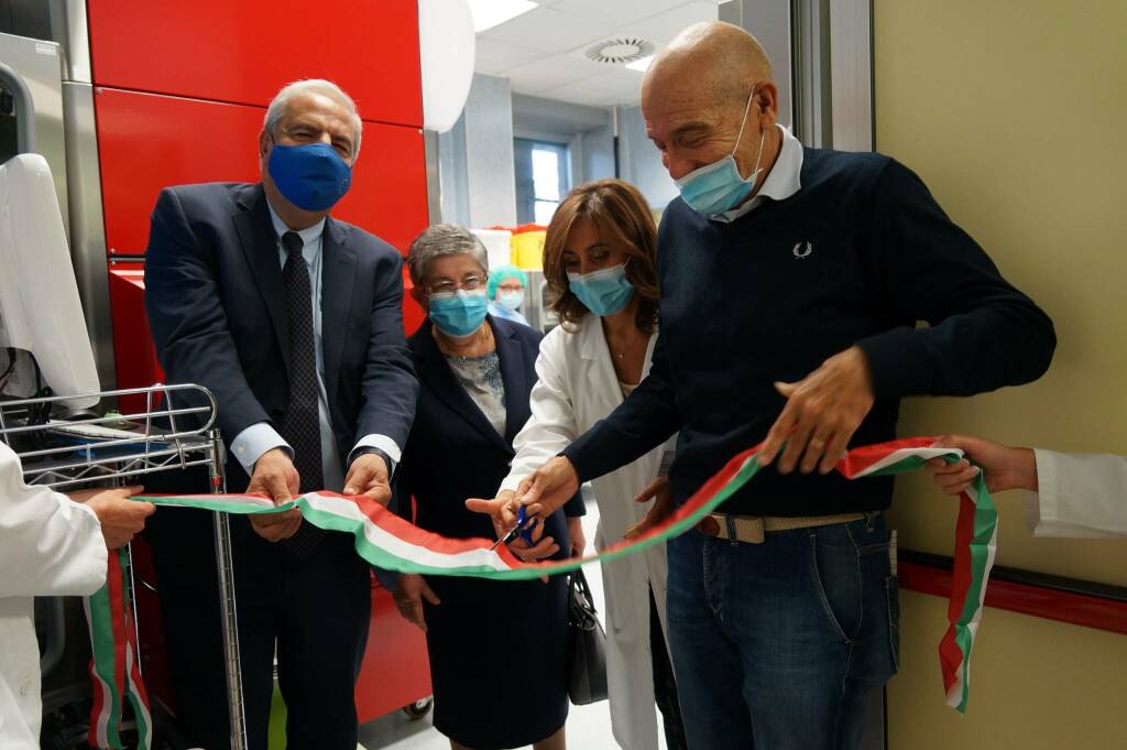 Cuneo, al Santa Croce il robot che allestisce farmaci per pazienti oncologici