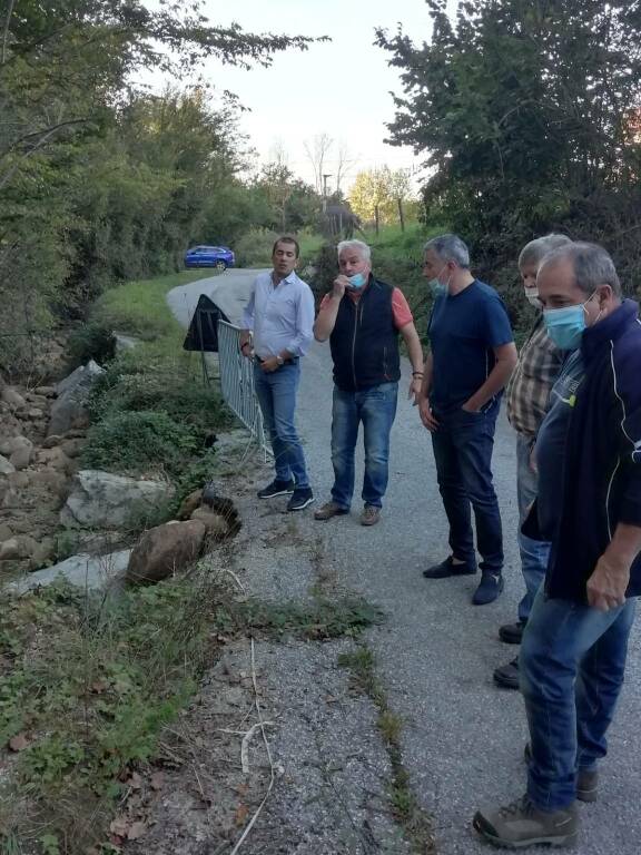 Niella Tanaro: sopralluogo dell’assessore Marco Gabusi e di Franco Graglia sulla strada dei Castagneti
