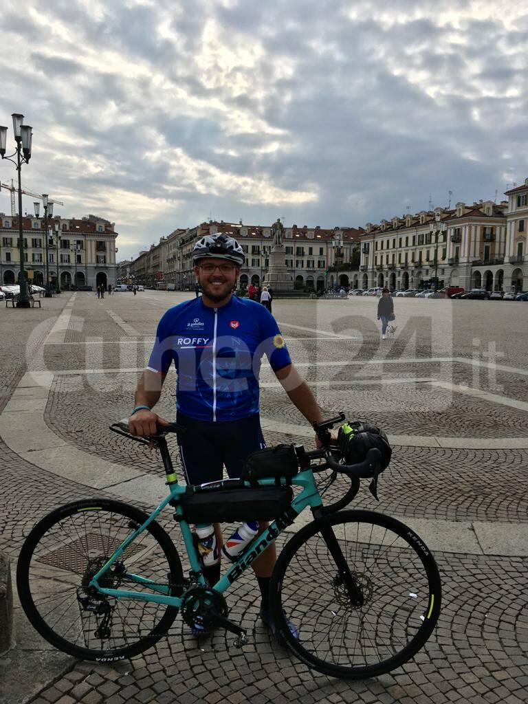 Da Cuneo a Roma in bici senza sosta, l’avventura di Giuseppe Roffinella