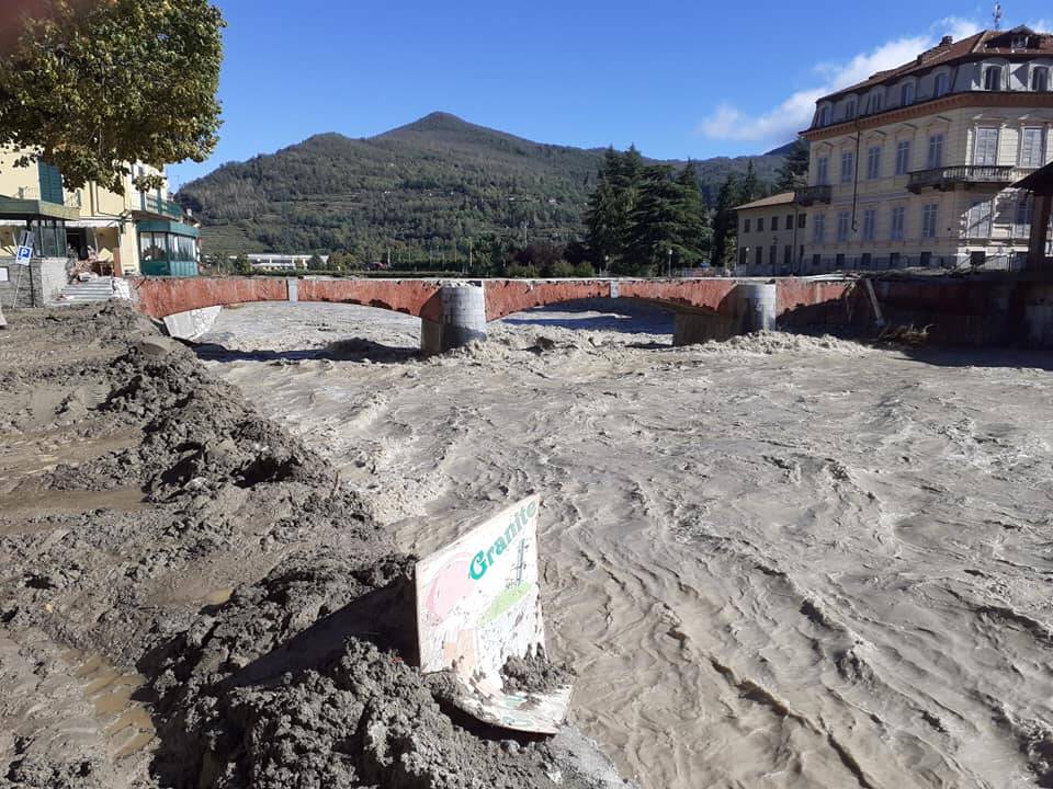 “Chiederò alla Regione di abbattere ponte Odasso”: l’annuncio del sindaco di Garessio tra fango e detriti