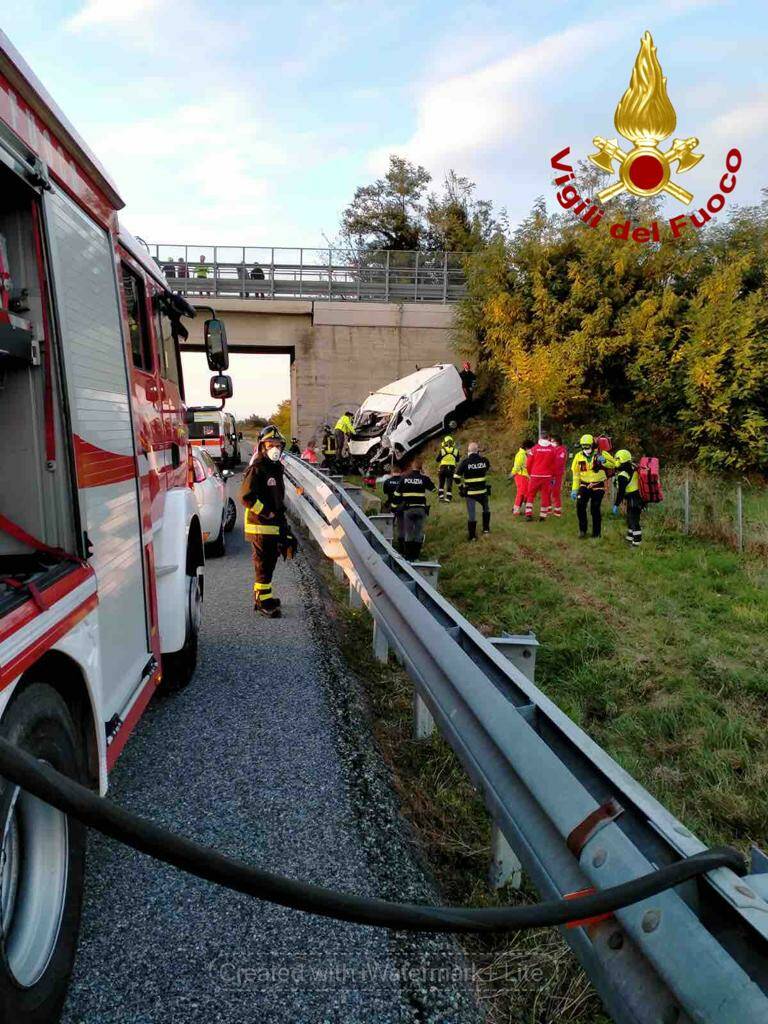 Dramma sulla Torino-Savona: furgone fuori strada, morte due persone