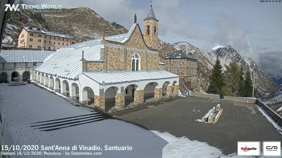 Santuario Sant'Anna di Vinadio imbiancato