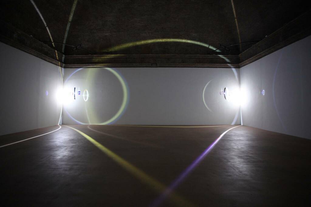 A Cuneo in mostra quattro grandi installazioni sulla luce di Balla, Fontana, Eliasson e Leotta