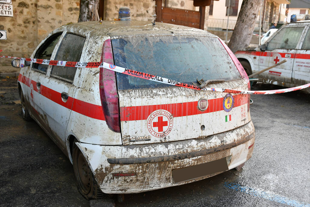 croce rossa limone piemonte auto alluvione