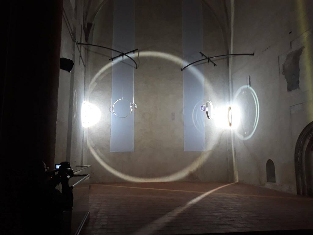 A San Francesco una mostra “illuminante”: da Balla ai contemporanei passando per Fontana