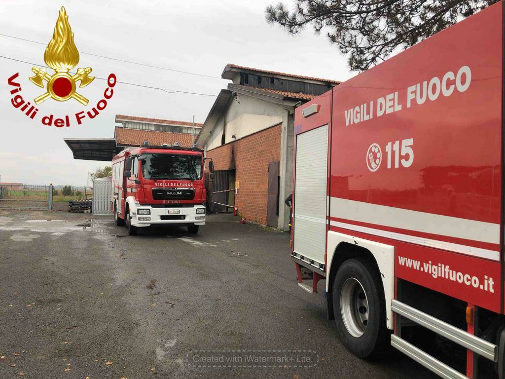 Capannone in fiamme a Monasterolo di Savigliano: intervento dei vigili del fuoco