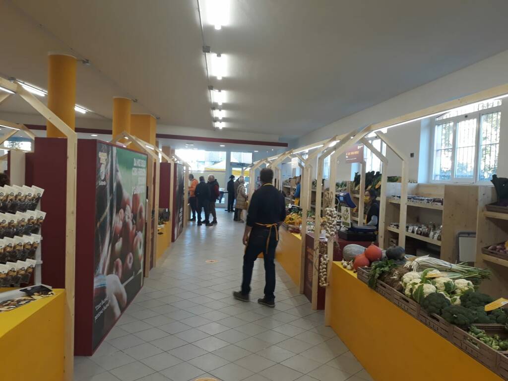 Inaugurato il nuovo mercato coperto di Coldiretti