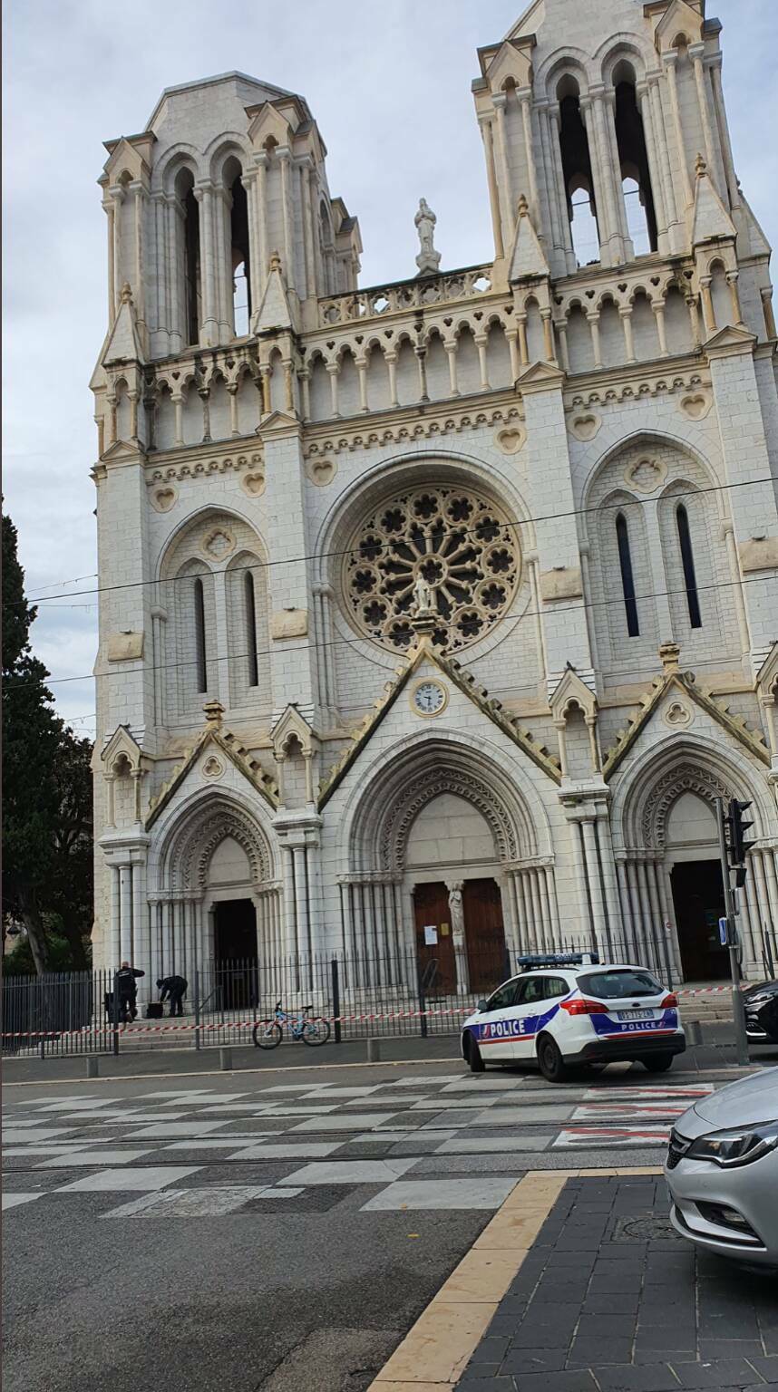 Attentato terroristico a Nizza: tre morti e numerosi feriti nella basilica di Notre-Dame
