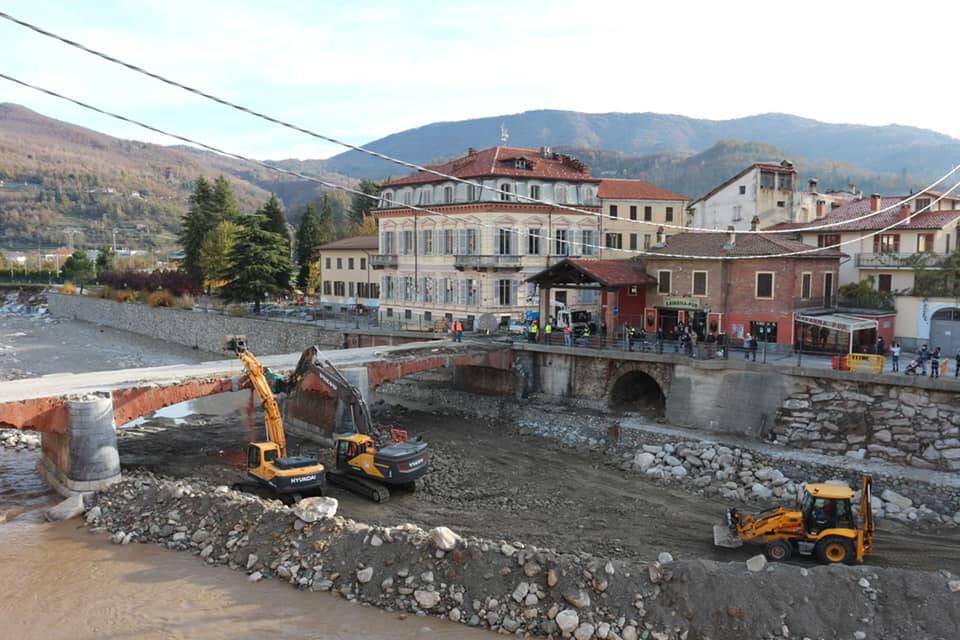 Ponte Odasso, addio: in corso la demolizione dello storico simbolo di Garessio