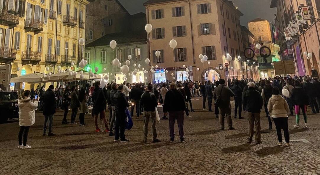 Alba, commercianti e operatori turistici scendono in piazza: “vogliamo soltanto lavorare”