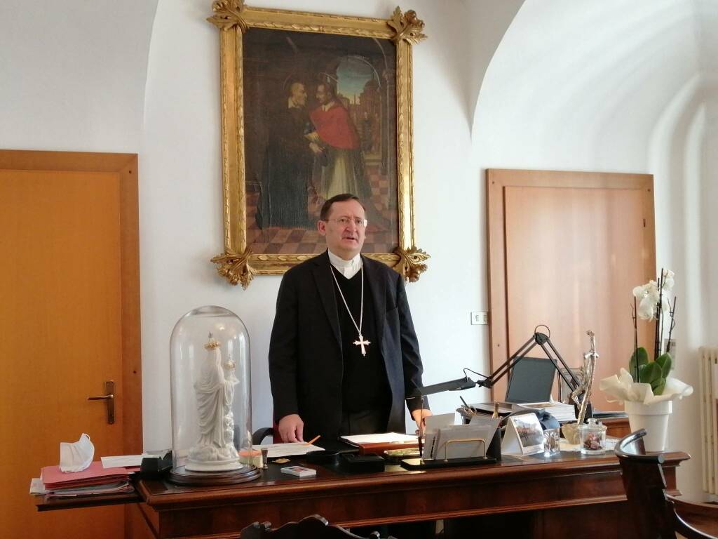 Monsignor Bodo al personale sanitario saluzzese: “vostro lavoro essenziale e qualificato”