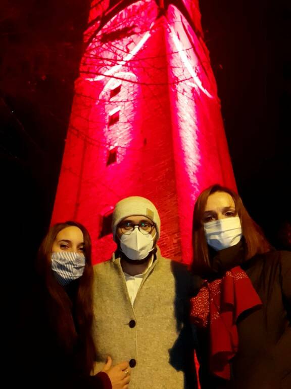 Mondovì illumina di rosso la torre del Belvedere e il municipio contro la violenza sulle donne